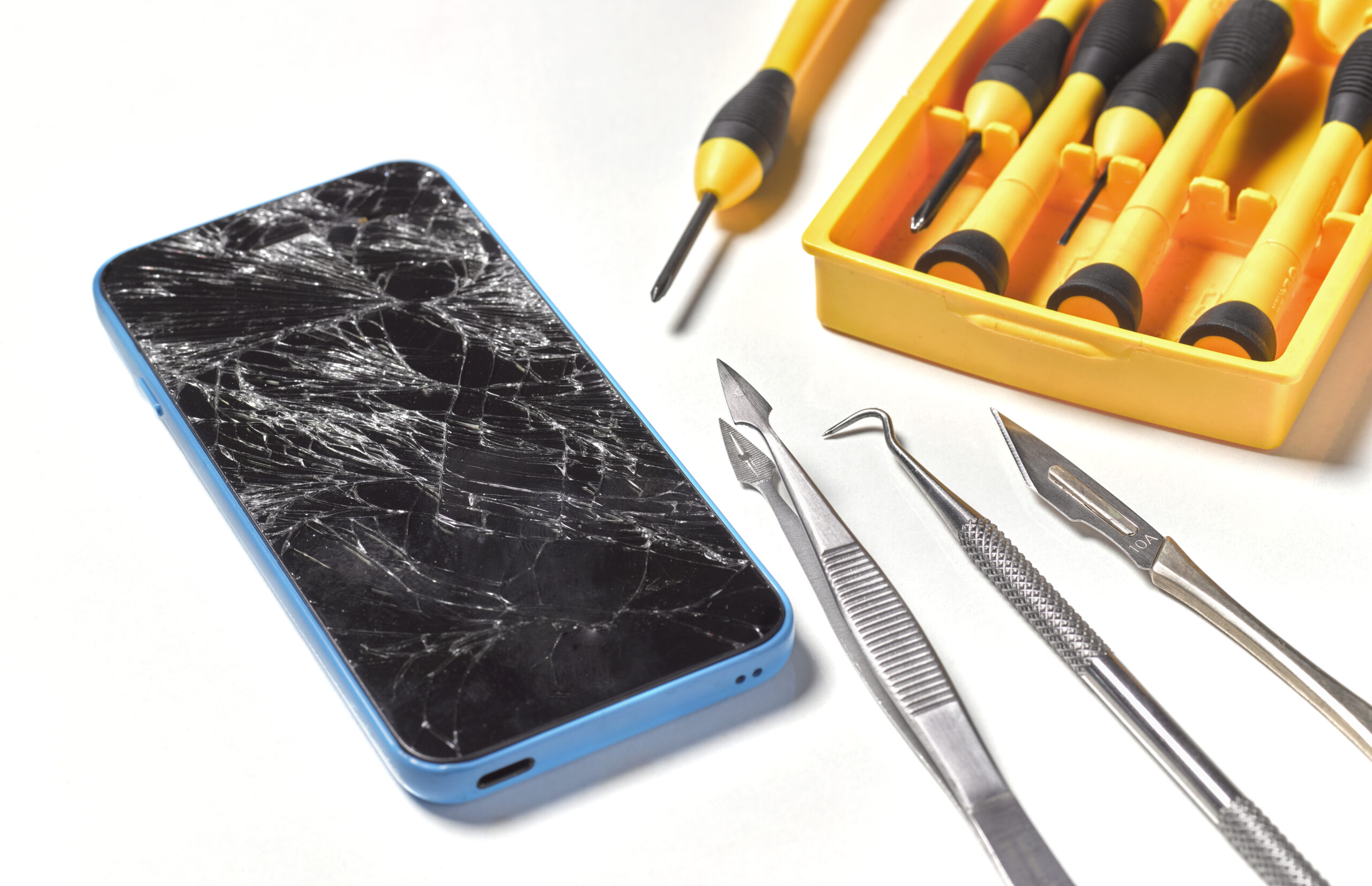 The iPhone 13 Screen Is a Repair Nightmare That Could Destroy Repair Shops Forever