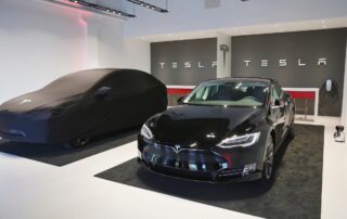 Private: Watch Tesla’s full self-driving mode almost kill a CNN reporter