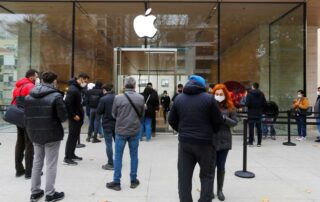 Private: Apple halts sales in Turkey as the lira crashes