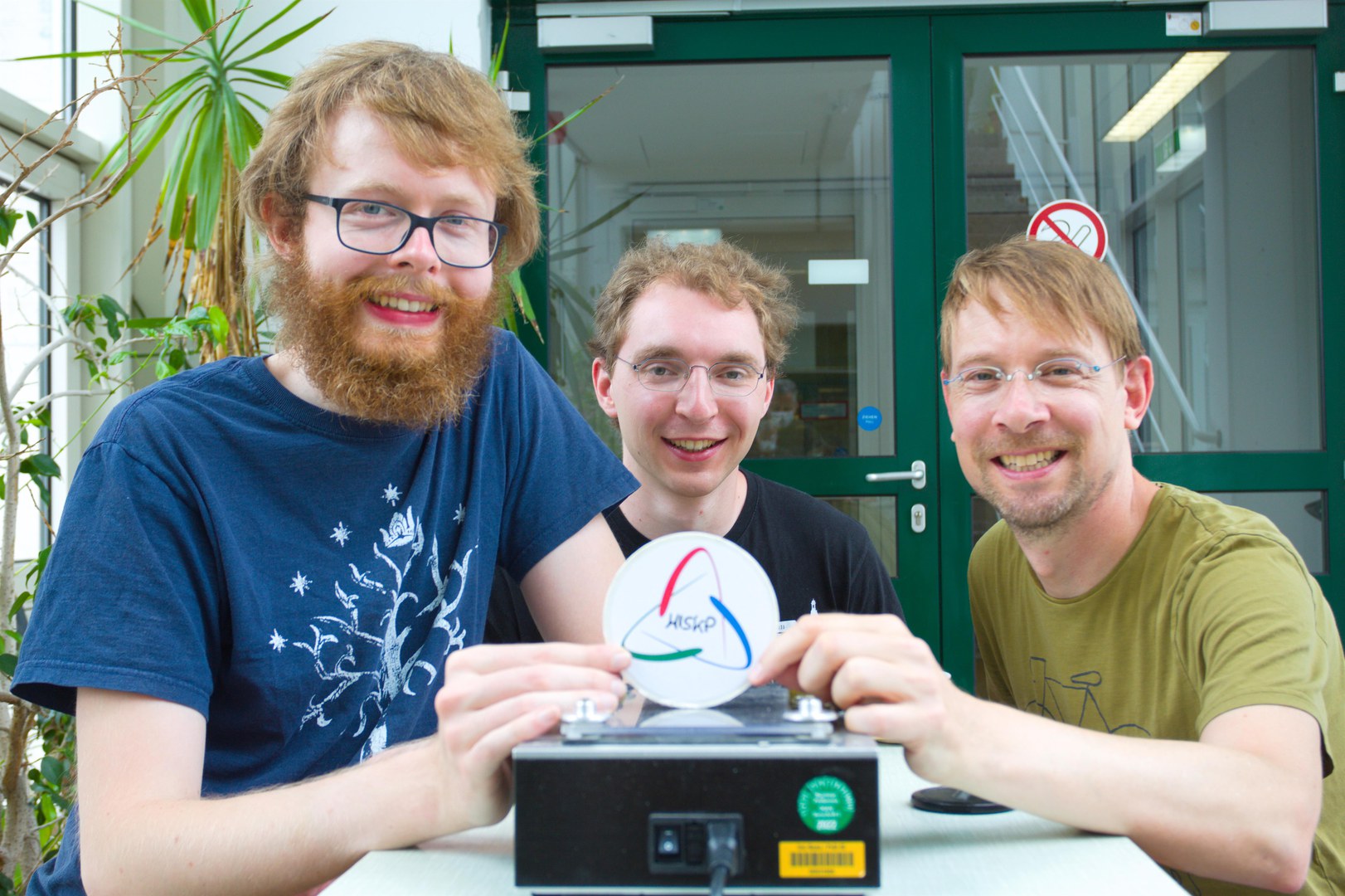 Private: Physicists of the university of Bonn honored with Pineapple Science Award