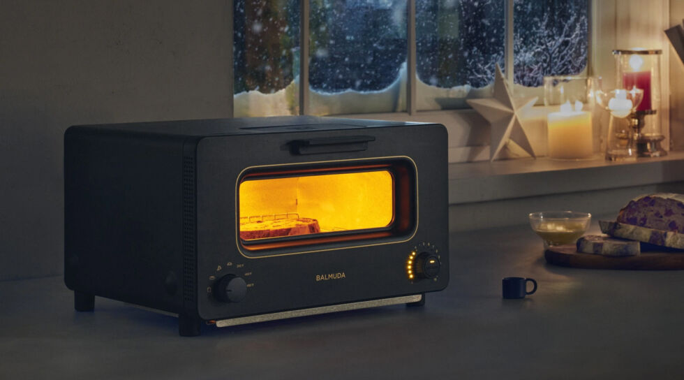 Before we go, of course, you want to know what a $300 Japanese toaster looks like. It looks like this. You pour water in the top!