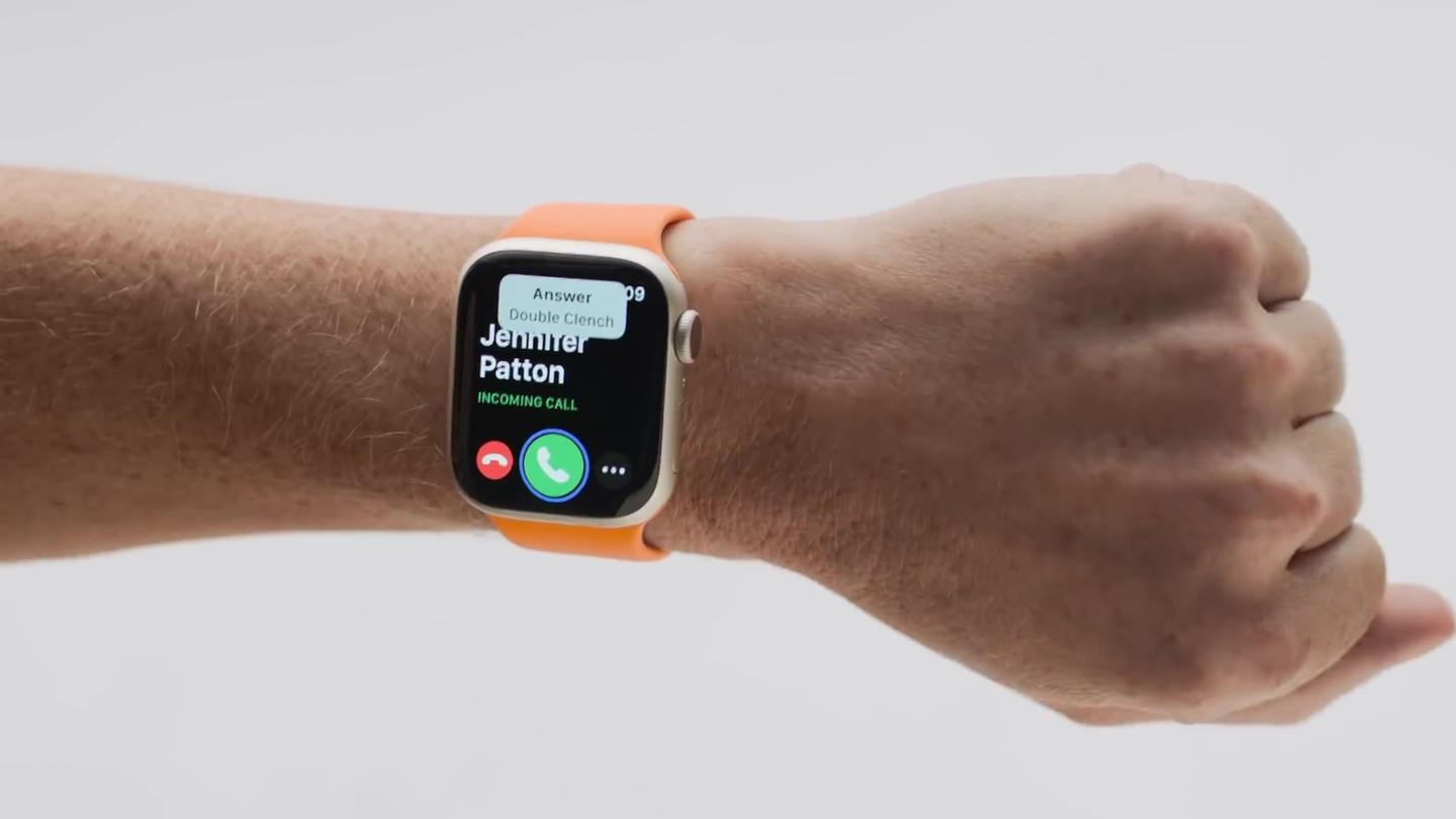 Apple Watch AssistiveTouch enables control with one-hand gestures