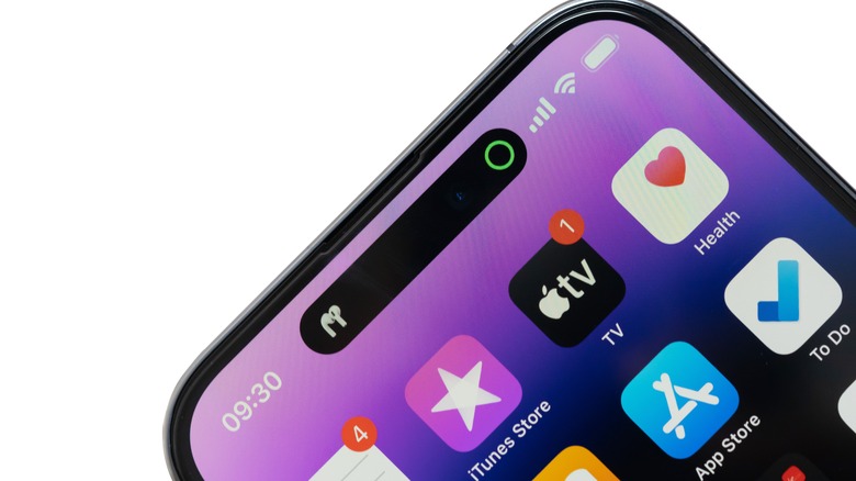 iPhone 14 status bar