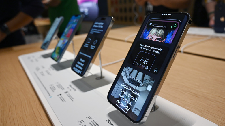 iPhone 14 models on display