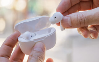 5 Top Rated AirPods Alternatives For iPhone Users