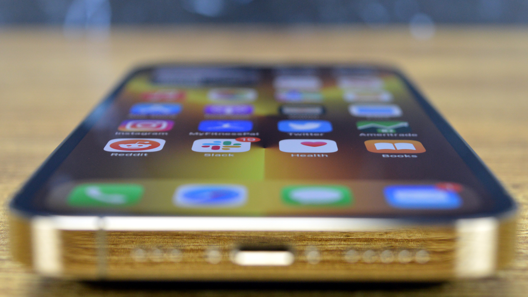 Apple might be forced to allow iPhone sideloading in the US