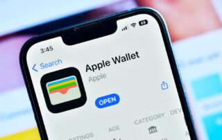 This iPhone Shortcut Lets You Quickly Access Apple Wallet From The Lock Screen