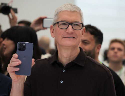 Trump threatens 25 percent tariff on iPhones manufactured overseas
