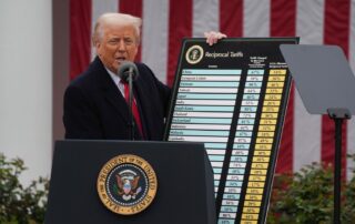 White House says Trump has no plans to remove 25% tariff on iPhones