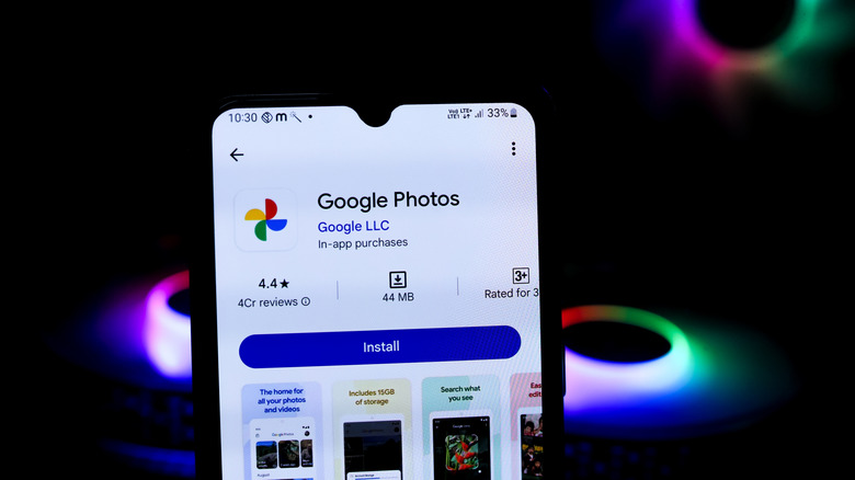 Smartphone showing the Google Photos app in the Google Play Store.