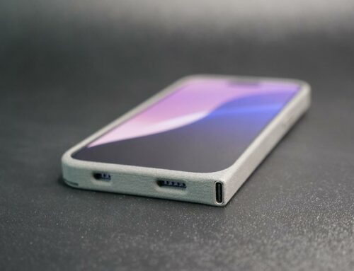 An engineer’s new smartphone cases can give any iPhone a USB-C port