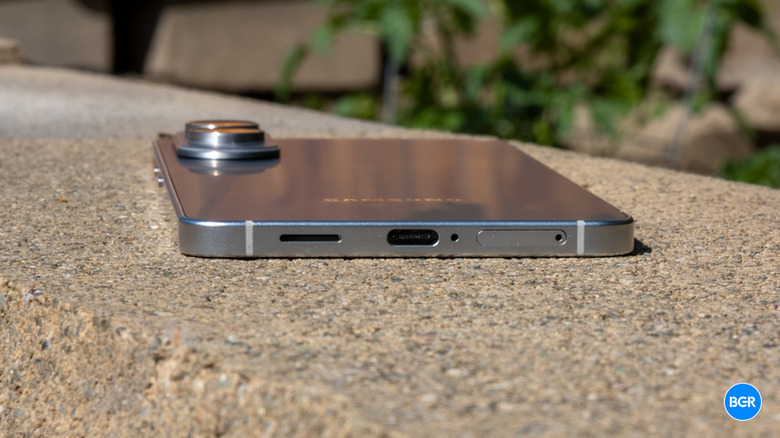 Galaxy S25 Edge: The ultra-thin profile.