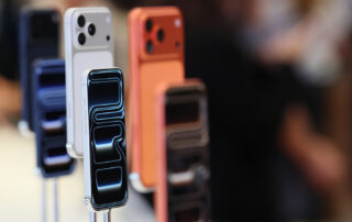 Hilariously Cumbersome iPhone 17 Pro Max Cooling Mod Boosts Performance