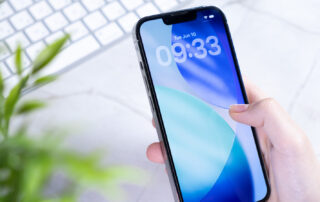 How To Make Your iPhone’s Lock Screen Clock Bigger In iOS 26