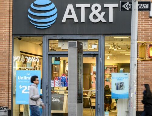 AT&T falsely promised “everyone” a free iPhone, ad-industry board rules