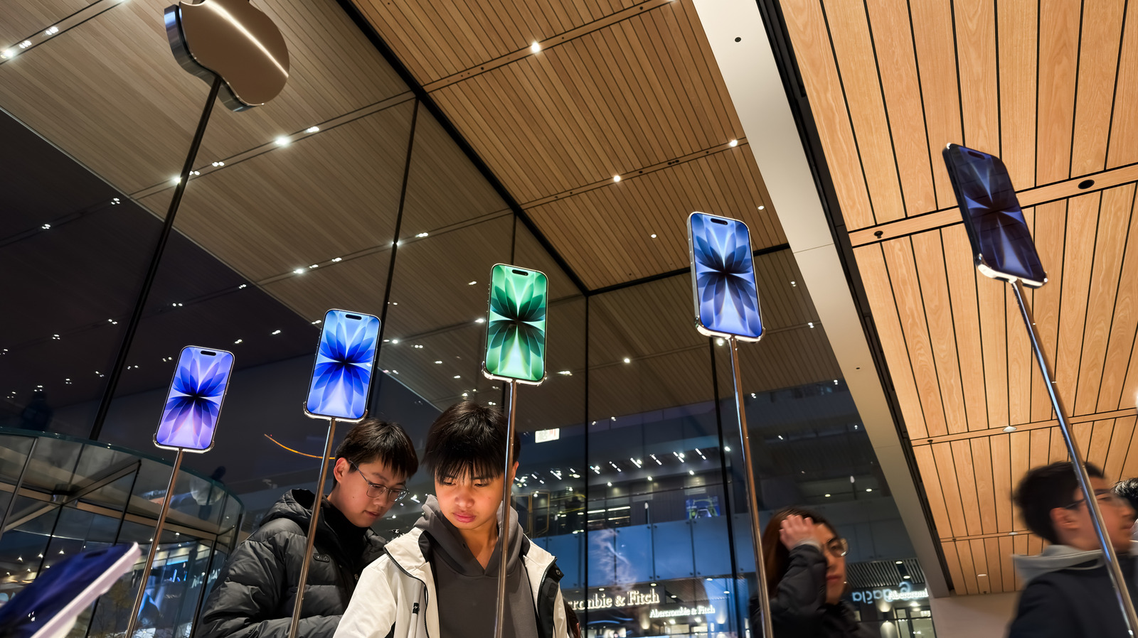 iPhone 17 Sold Out: Cheapest Model Now Harder To Find Than The Pro Max