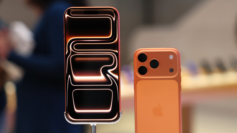 The iPhone 17 Pro models on display.