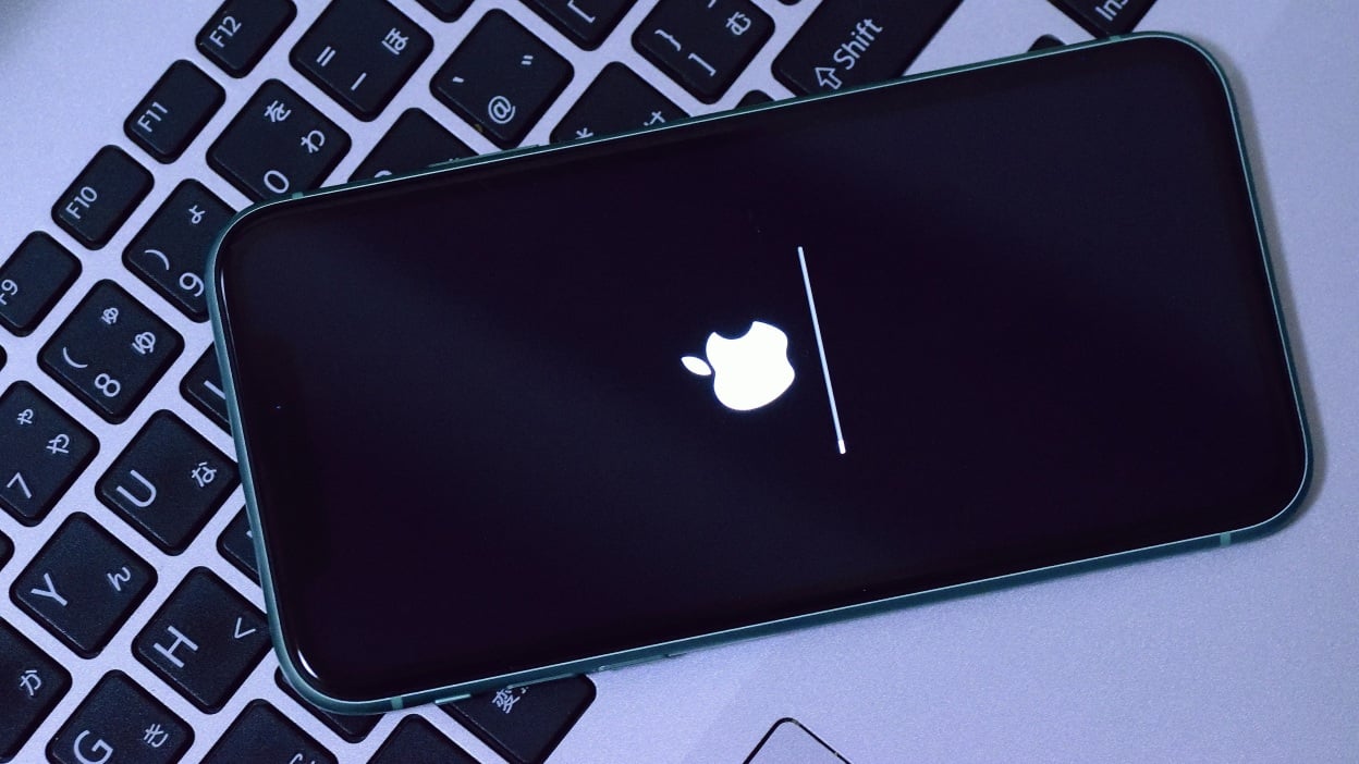 iphone updating on laptop