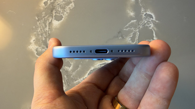 iPhone 18 Pro USB-C port